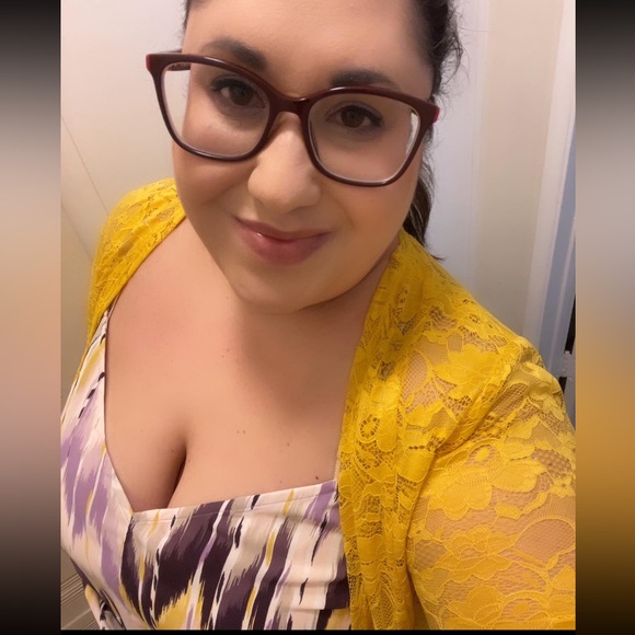 GOING LIVE @lauradosaj Come hang out! Lots of deals! - Picture 7 of 15